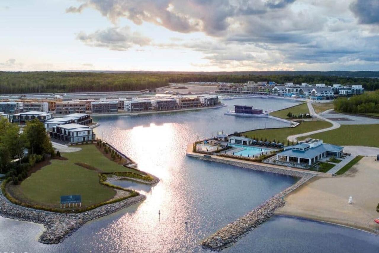 Stunning Stayz At Friday Harbour Beach Marina Resort Lake Simcoe Innisfil Exterior photo