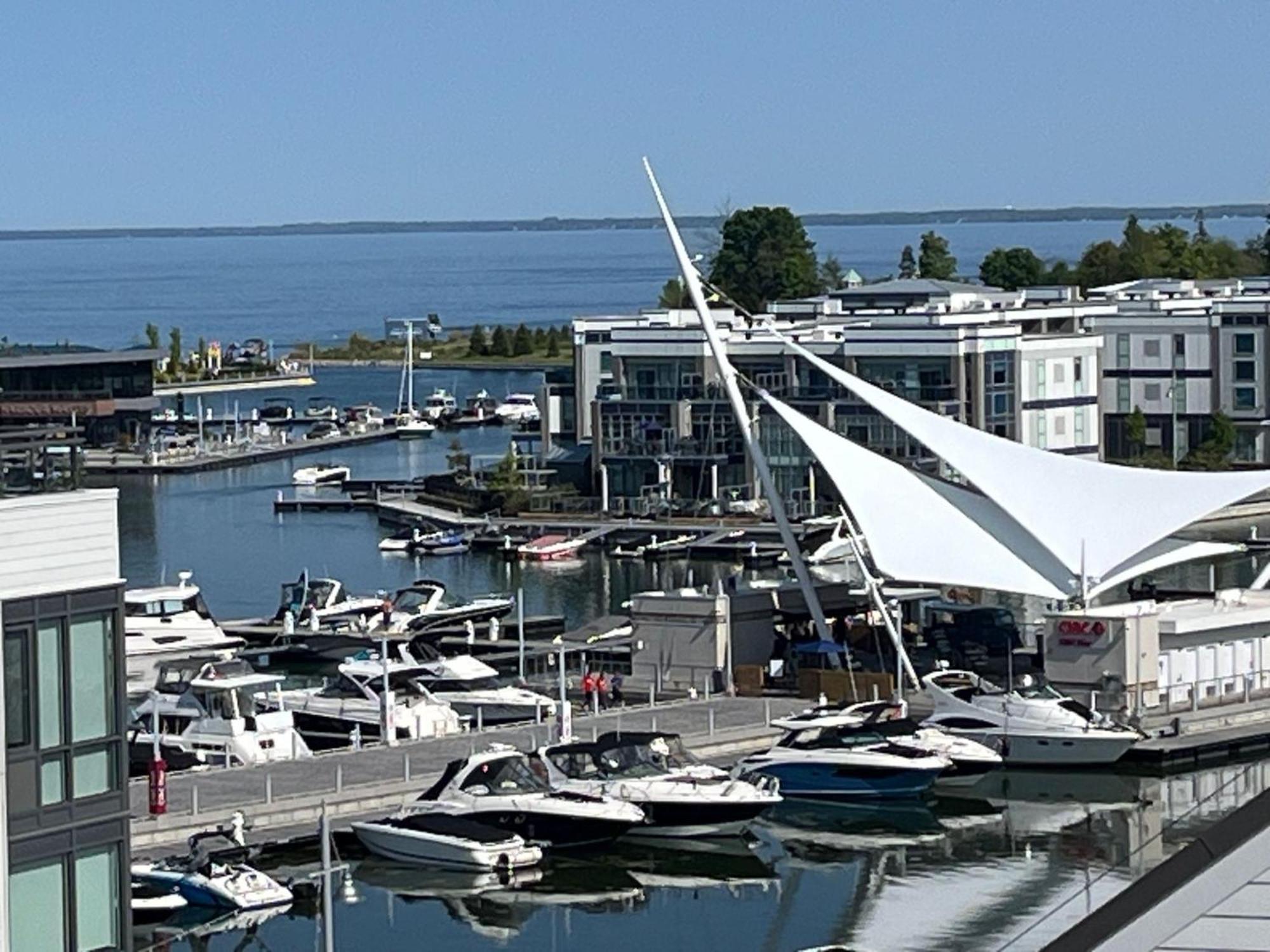 Stunning Stayz At Friday Harbour Beach Marina Resort Lake Simcoe Innisfil Exterior photo